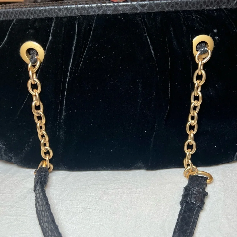 Adrianna Papell Black Velvet Gold Tone Hardware Chain Strap Kiss Lock Satchel